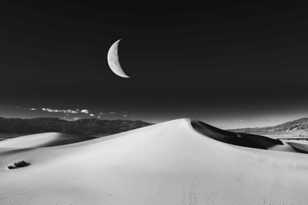 Moon over the dunes 2.jpg Moon over the dunes 2.jpg